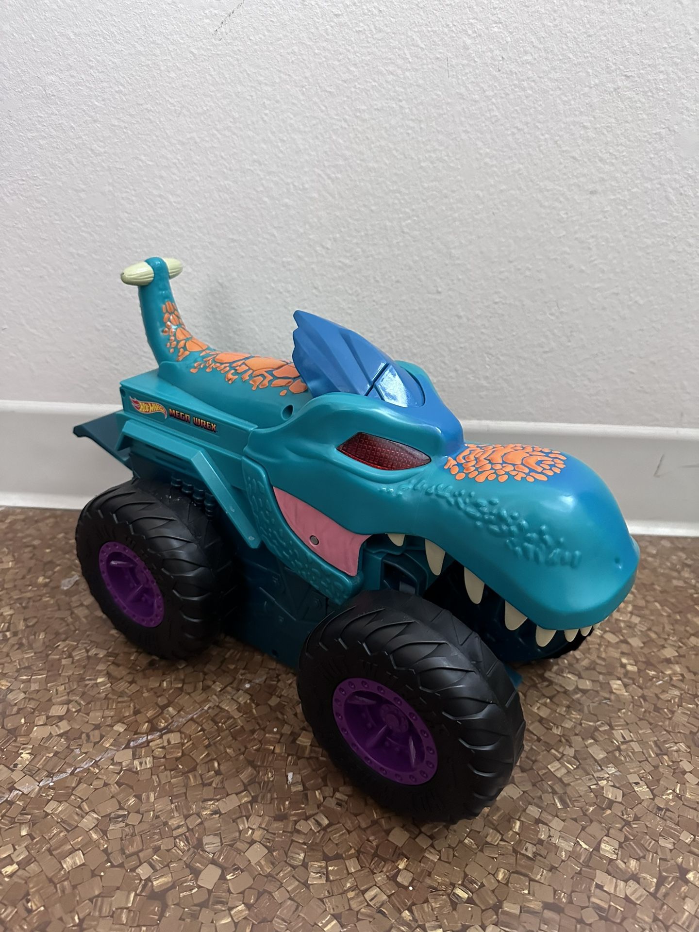 Hot Wheels Monster Truck - Car Chompin' Mega-Wrex