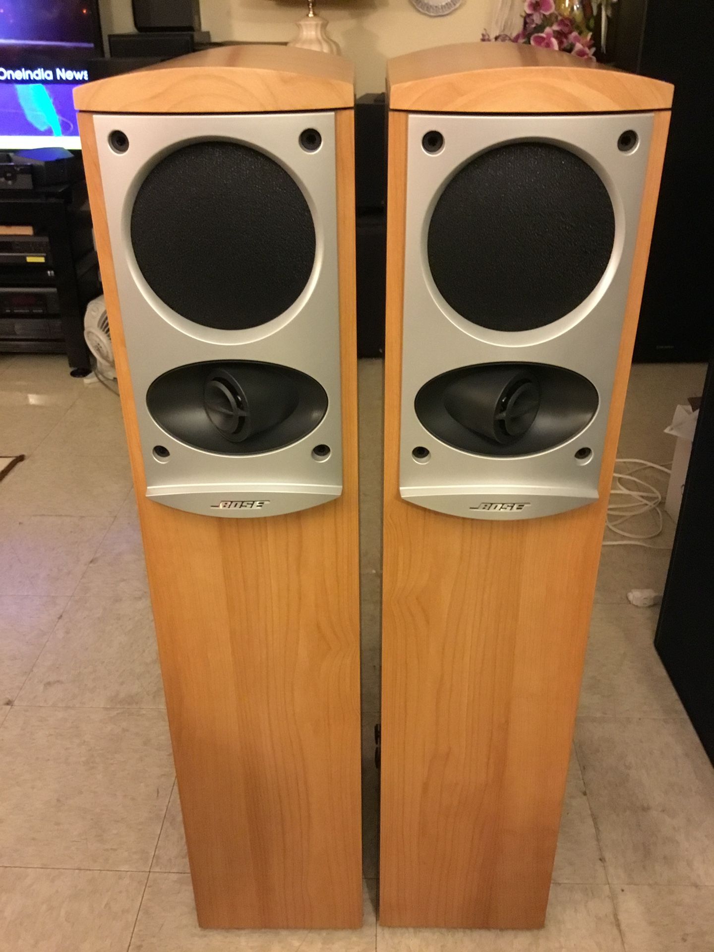 BOSE Tower Floor-Standing Speakers. 701 Series II