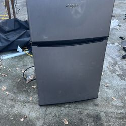 Whirlpool Mini Refrigerator 