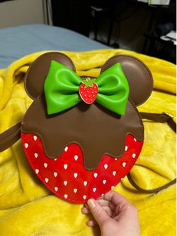 Loungefly - Chocolate Covered Strawberry Scented Minnie Mouse Crossbody