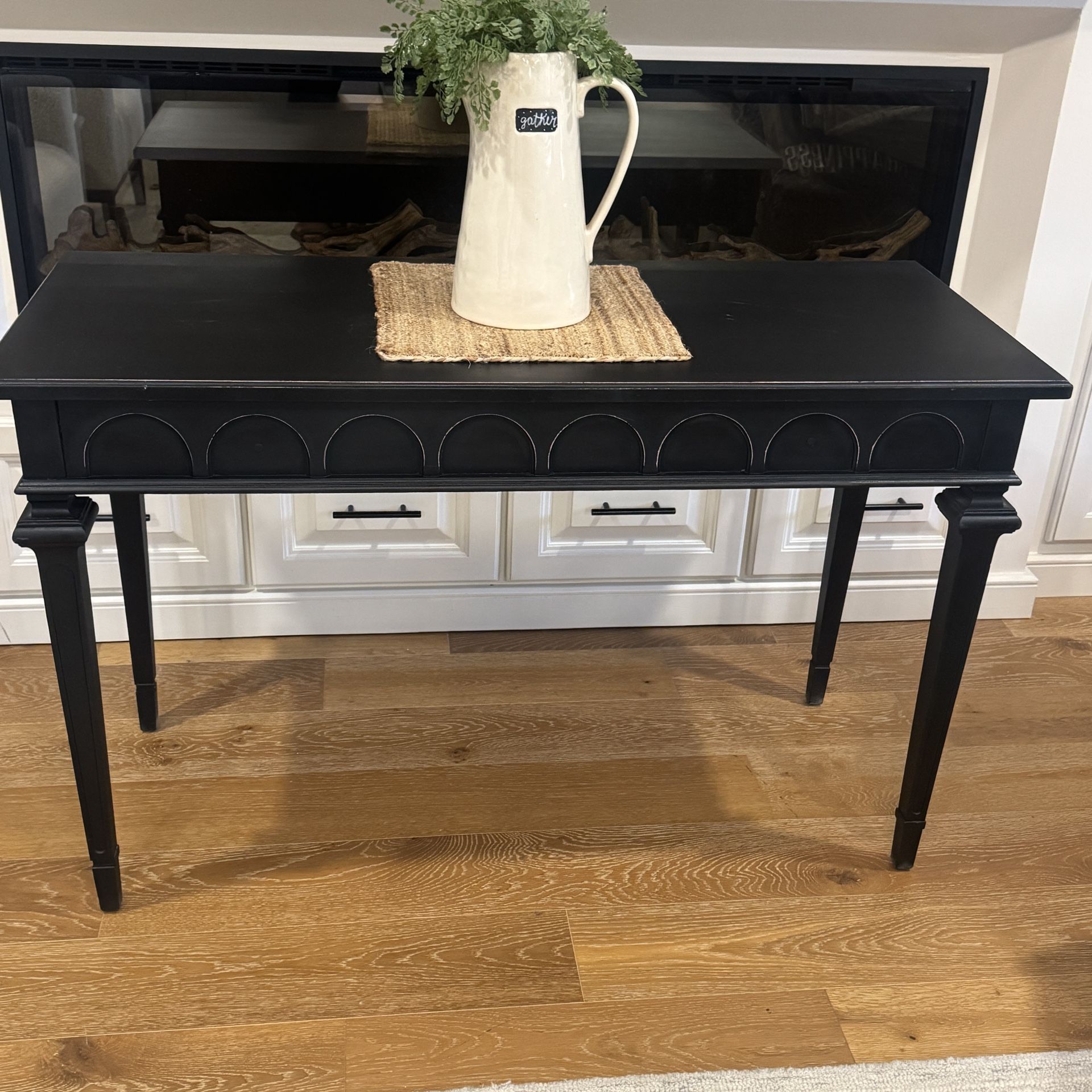 Farmhouse Distressed Entryway/Console Table