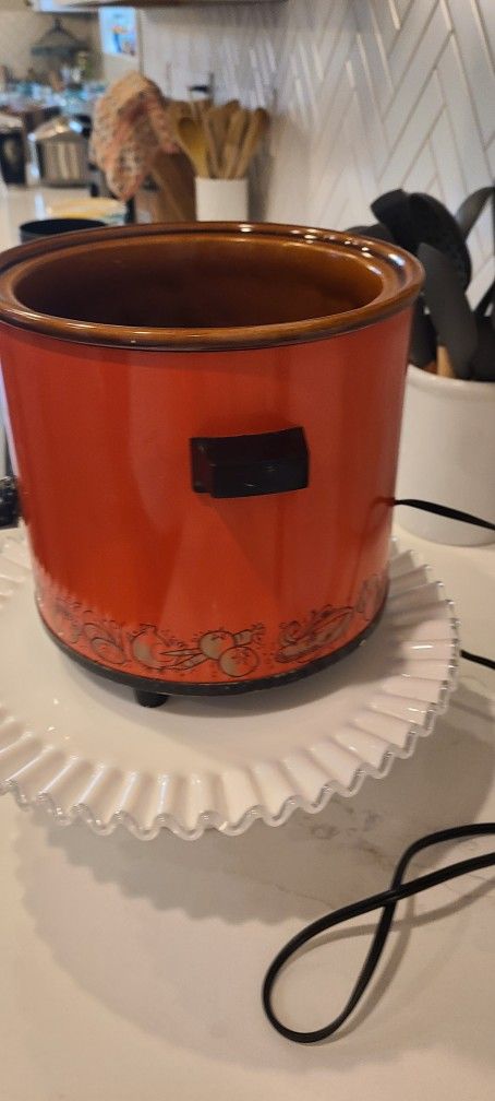 Rival 33551 Vintage Crock Pot 5 Quart Slow Cooker Stoneware Glass Top for  Sale in Seffner, FL - OfferUp