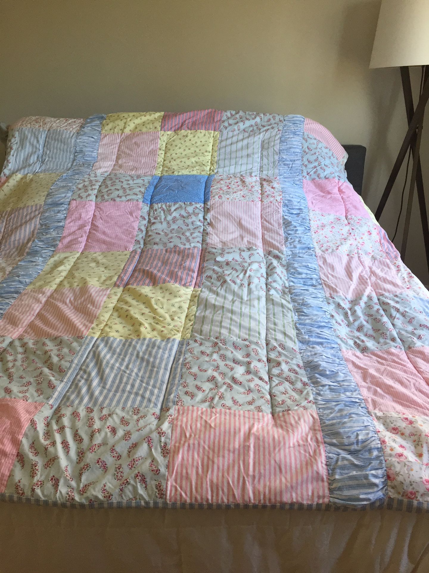 Laura Ashley Comforter/Quilt