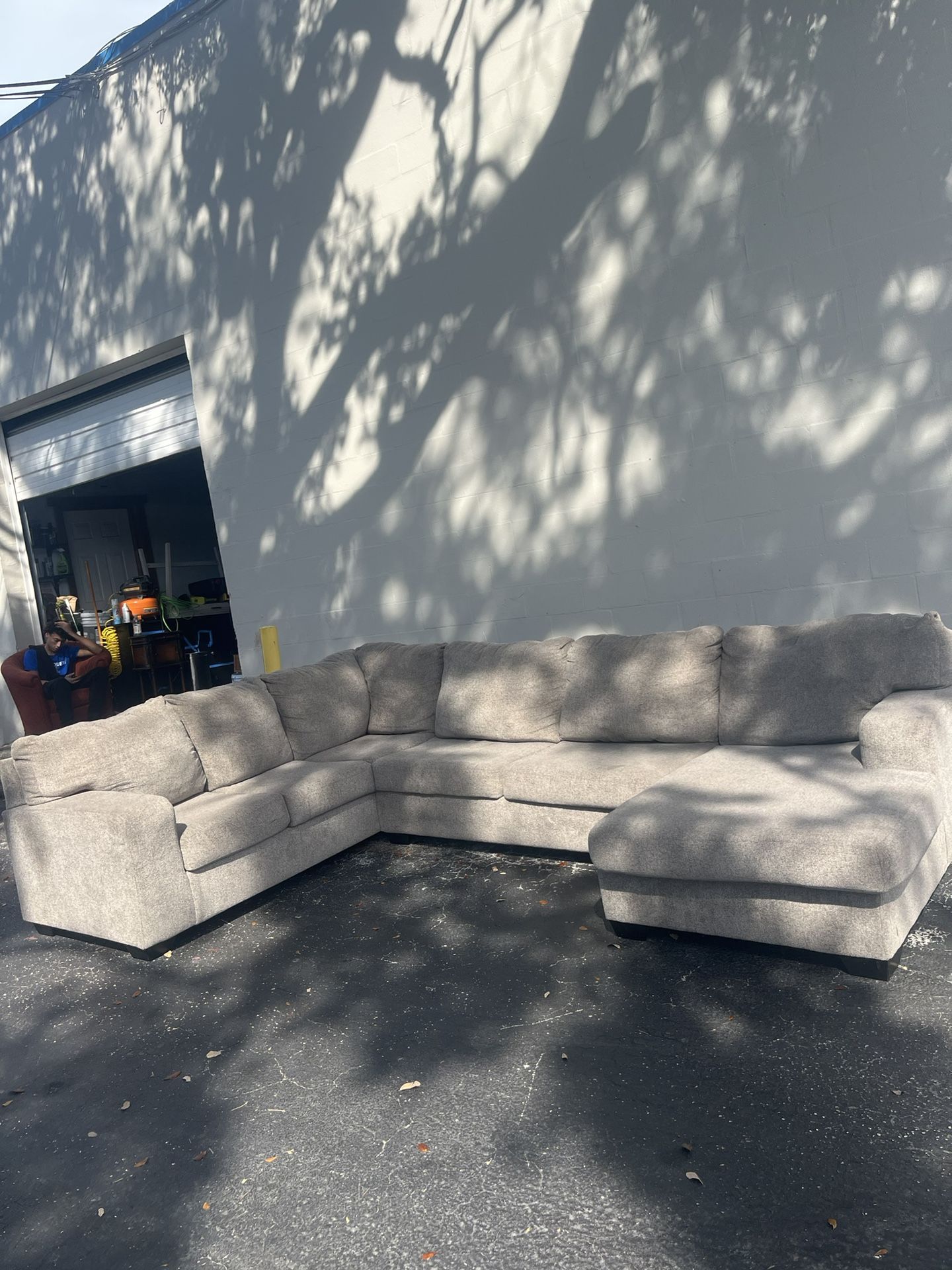 XL U-Shape Spacious Gray Sectional Sofa w/ Chaise – Great Condition!
