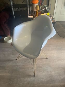 Great loving deal Great condition White cool 😎 chair