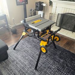 $600 DEWALT Table Saw 10 Inch with Foldable Rolling Table Saw Stand