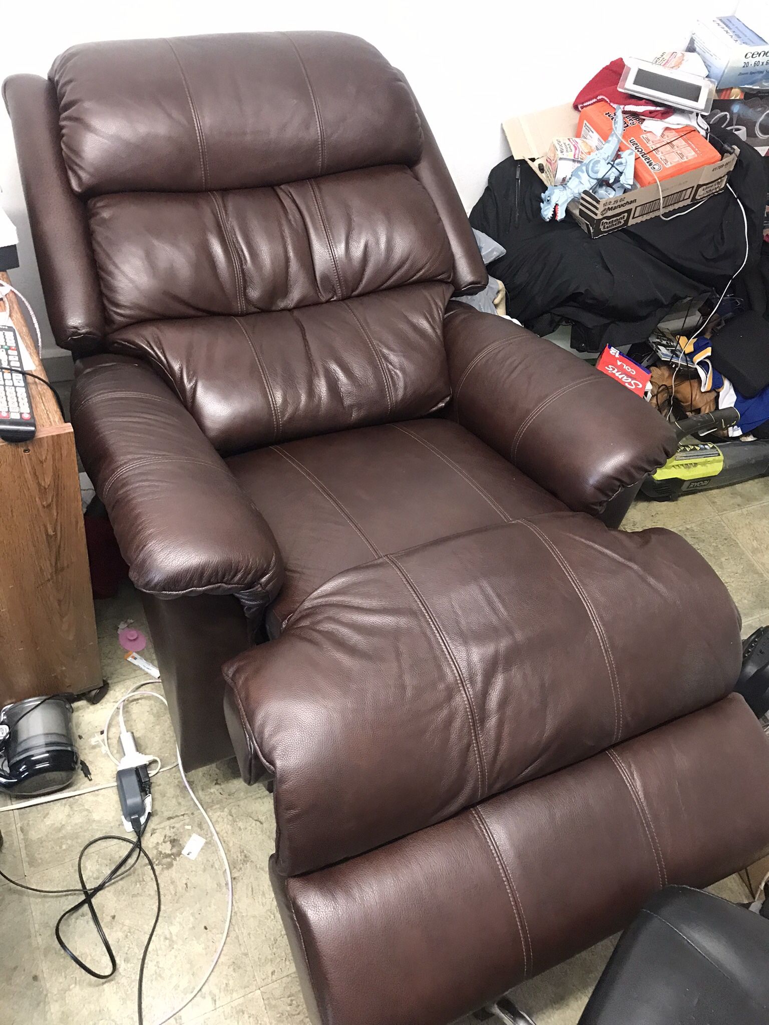 LAZYBOY LEATHER RECLINER