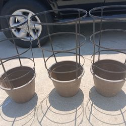 Tomato Cages With Pots