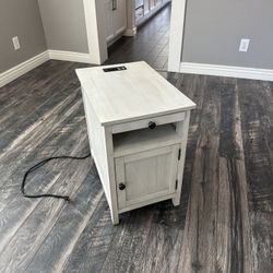 End Table With Built In Chargers 