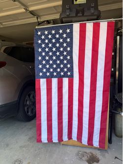 3 x 5 ft American Flag w/ mounting bracket