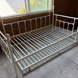 Twin Day Bed with Trundle