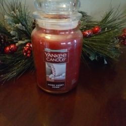 Christmas Yankee Candle Large 22oz Candle- Home Sweet Home