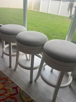 3 bar stools