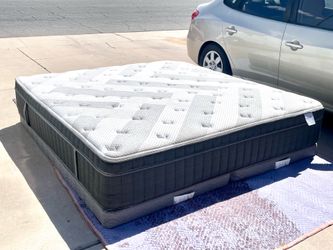 Nice 13” Southerland Overture King Size Memory Foam Mattress w/ Split Box Spring Firm