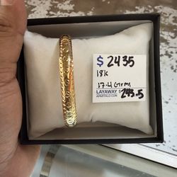 18k gold bangle bracelet with nail design