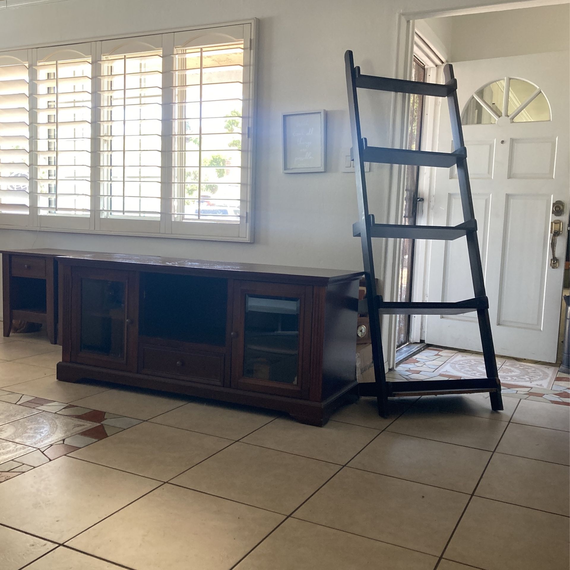 TV stand and ladder shelf 50.$ For Both