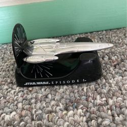 Levitating Queen Amidala,s Royal Starship