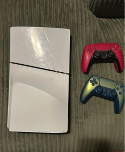 PlayStation 5 slim disc with 2 new controllers