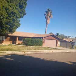 Se RENTA Casa Con ALBERCA 