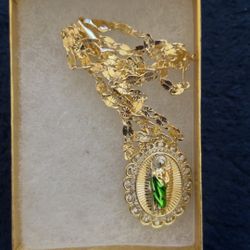 Gold Necklace With Pendant 