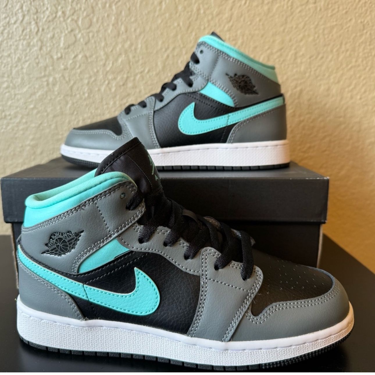 Jordan 1 Mid Size 6Y