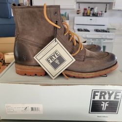 Frye Phillip Lug Workboot 87828 Mens Charcoal Leather Lace Up Boots

Size 11.5 M Brand New!