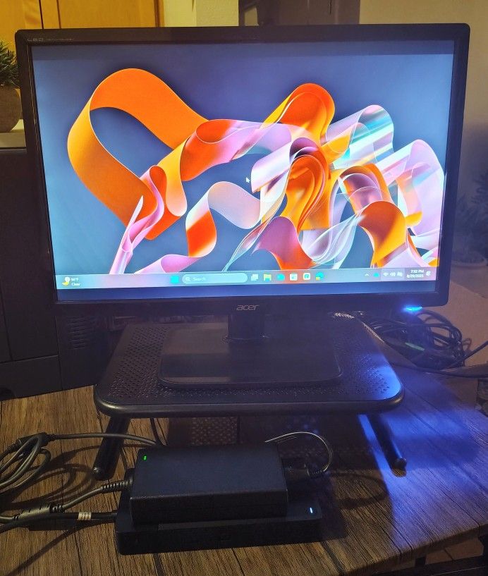 22" Acer Monitor With Dell Docking Station