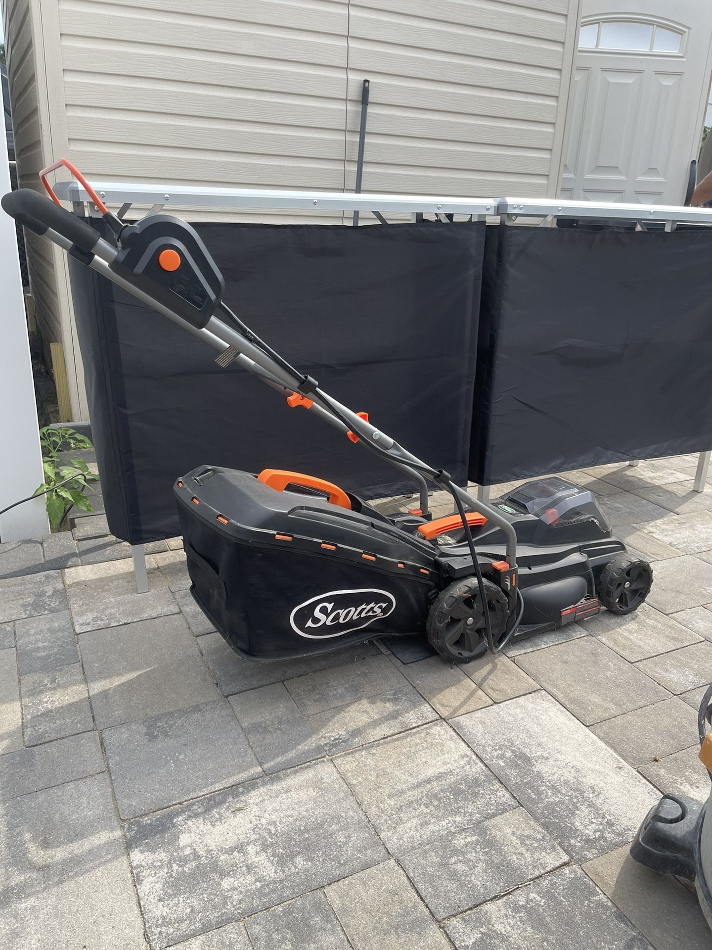 Scotts 62016S 16-Inch 20V Lithium Ion Lawn Mower