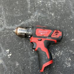 Milwaukee M12 drills without a battery