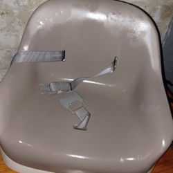 Nest Booster Seat With Straps 