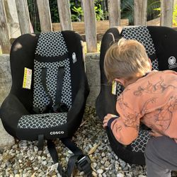 2 Forward Facing Car Seats 