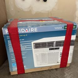 Frigidaire Window Air Conditioner - 6,000 BTU