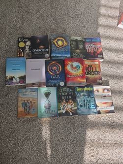 Assortment of Books (Divergent/MazeRunner)