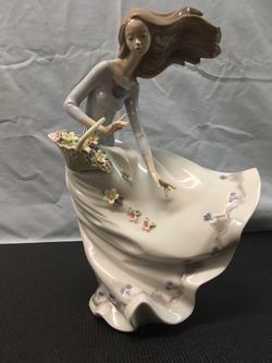 Lladro “Petals On The Wind” figurine #6767 with box