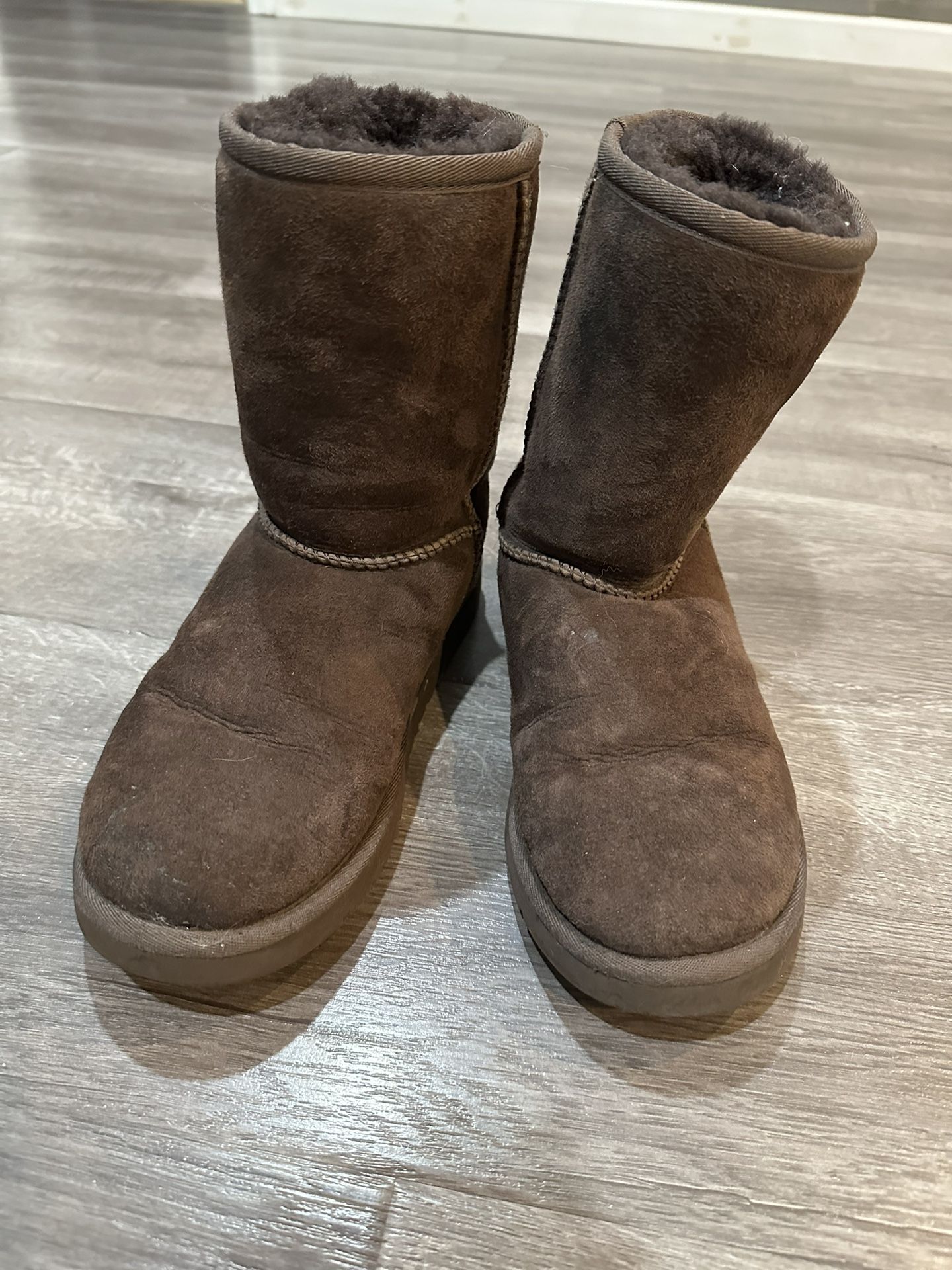 UGG BOOTS/ Brown