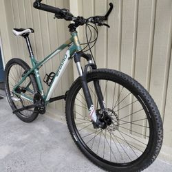 Well-Loved Haro Flightline One MTB/Commuter - 17"