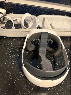 Meta Quest 2 VR Bundle – Good Condition