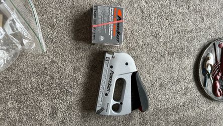 Power shot staple gun with staples