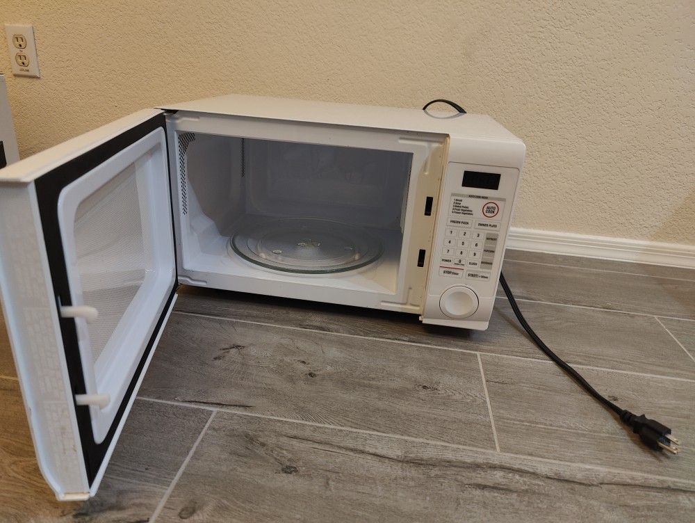 Magic Chef Microwave...$50 Or Best Offer