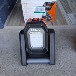 LIGHT RIDGID 18V TOOL ONLY 