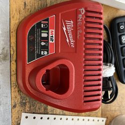 Milwaukee m12 battery charger 12v