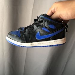 Royal Blue Jordan 1s 