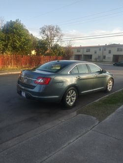 2010 Ford Taurus
