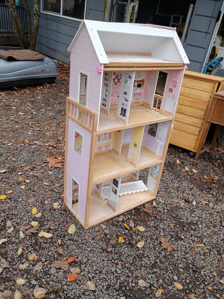 Doll House 
