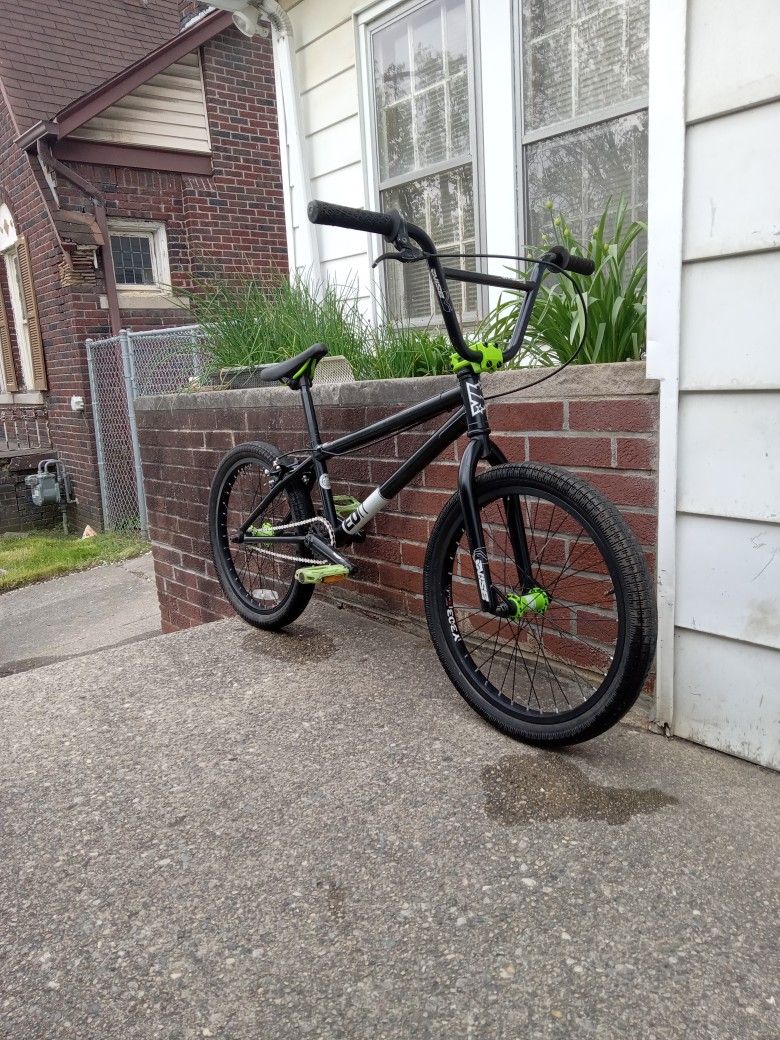 2011 Mirraco Edit Black And Green Bmx