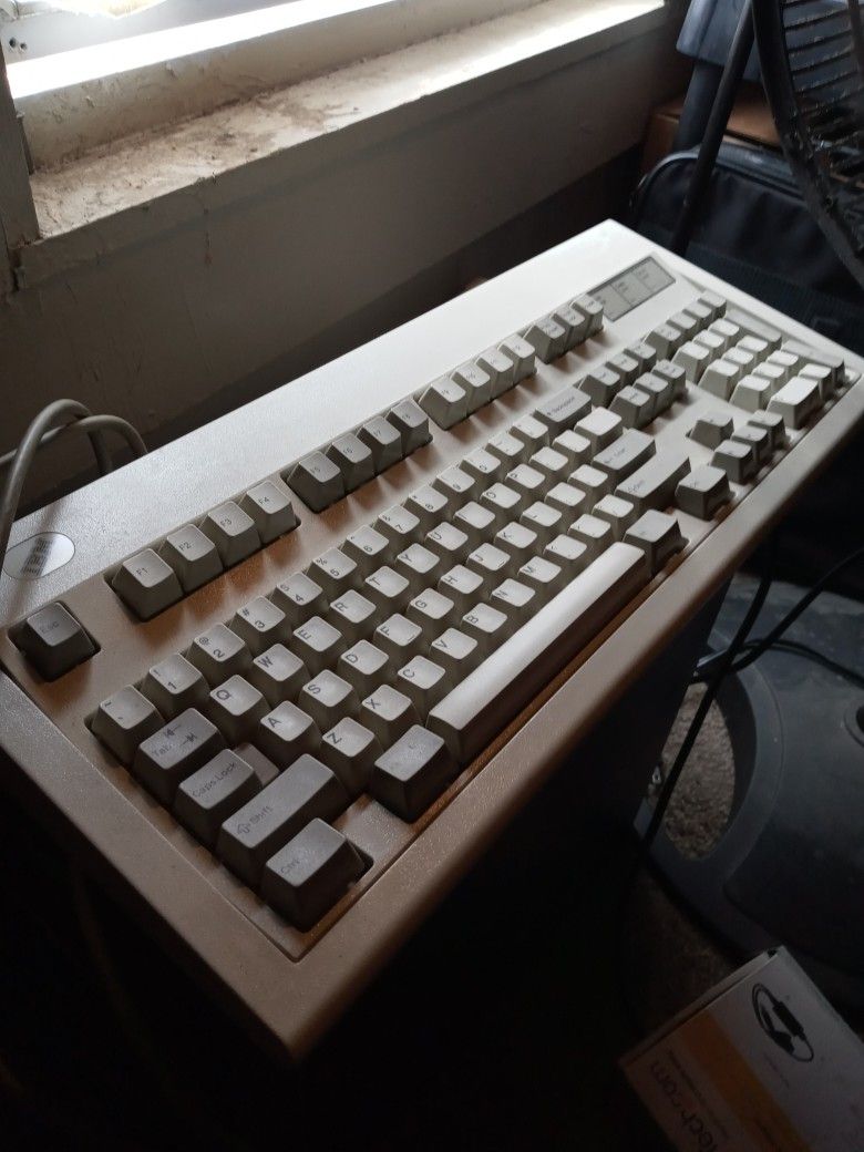 IBM 1984 Keyboard (Adapter Included)