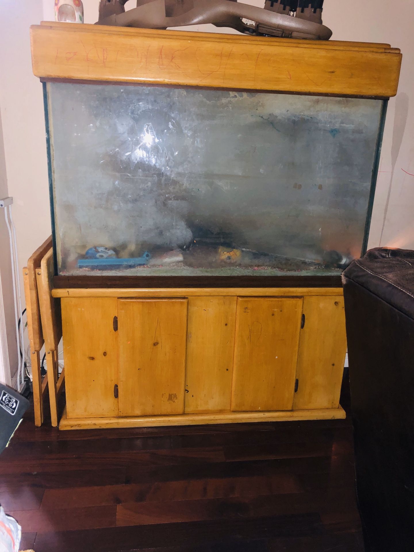 Huge fish tank with stand and lid