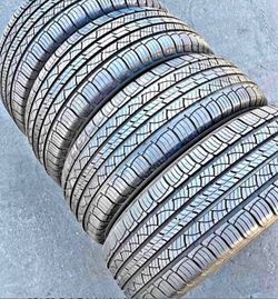 235/65/18 Michelin vendo un set de llantas usadas excelente condiciones de vida las 4 ✅🤩I am selling a set of used tires, all 4 in excellent living c