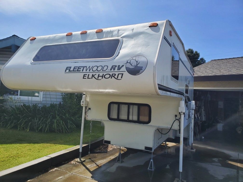 2002 "Elkorn" Fleetwood cabover Camper for A 6ft bed, fully contained