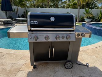Delivery Available! Weber Genesis II E-435 Black 4-Burner Propane Gas Grill BBQ w/ Side Burner! Works great, has to be lit using lighter. Retails $1,5